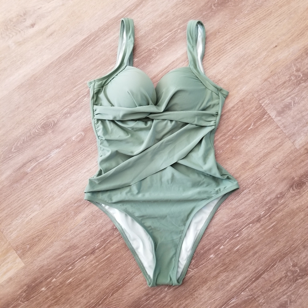 NWT Cupshe Green Twist Front One Piece Swimsuit Size Small